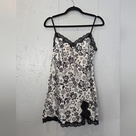 Victoria's Secret Black and White Lace Slip Dress Vintage - Picture 1 of 13